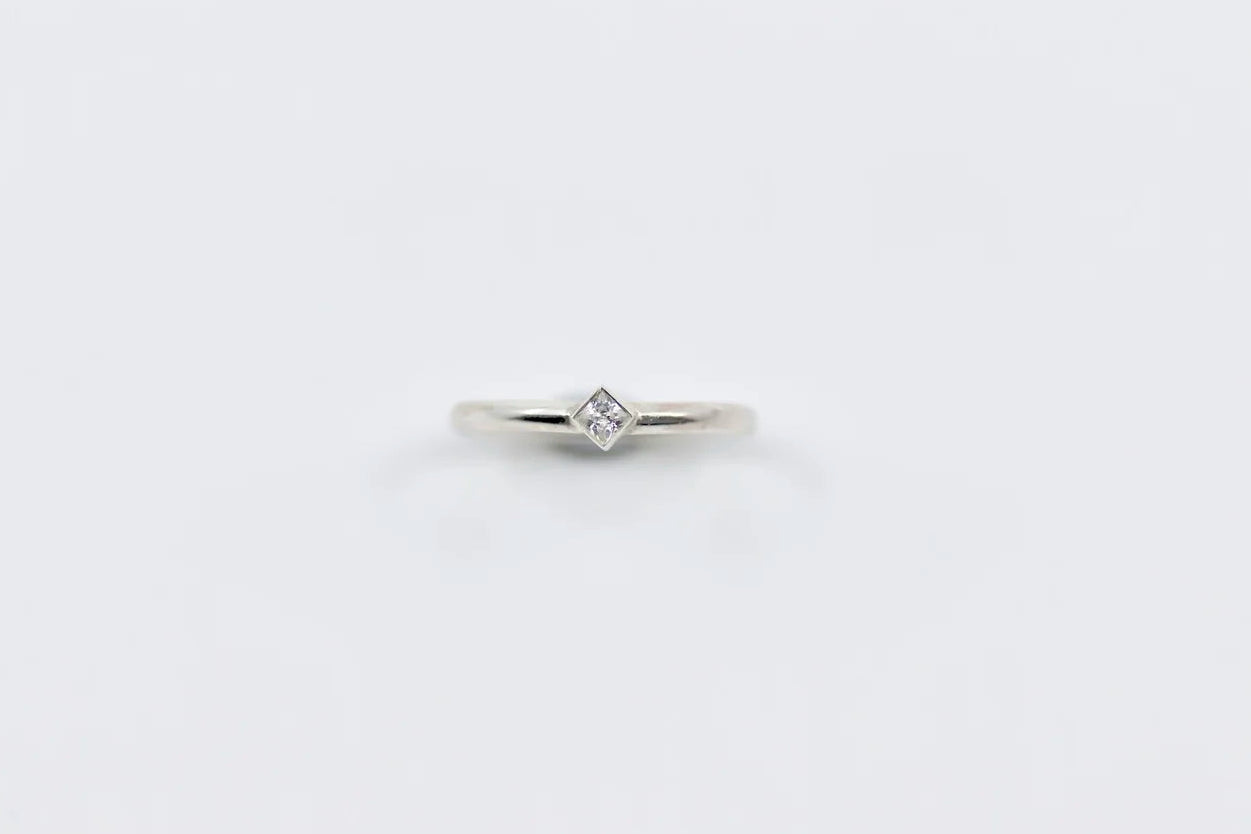Venus Ring - 9ct Gold & Diamond